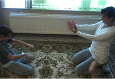 Pratiquer le yoga comme un jeu avec son enfant