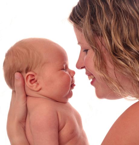 L’Attachement du bébé avec une figure parentale.